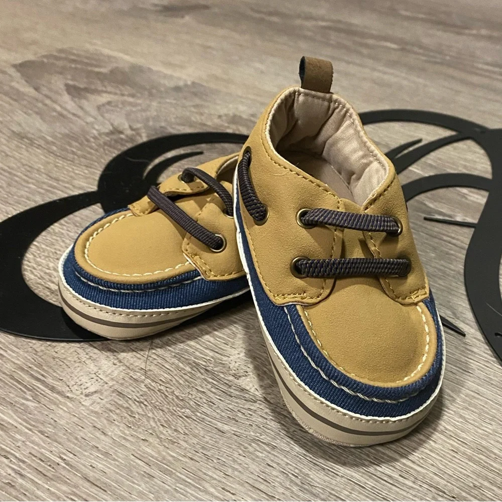 Carter’s Baby Boat Shoes Tan & Navy Sneakers 6–9M Crawler Stage Prewalker